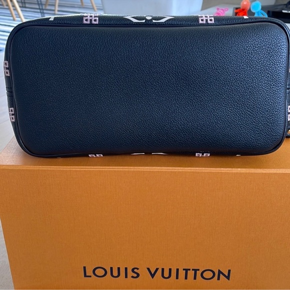 Louis Vuitton 2022 Limited Edition Monogram Empreinte Neverfull MM With Pochette - Picture 7 of 7